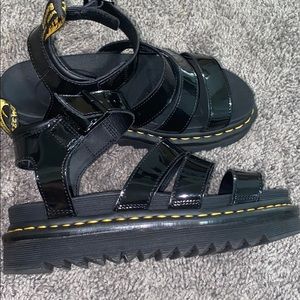 DR MARTENS PLATFORM SANDAL